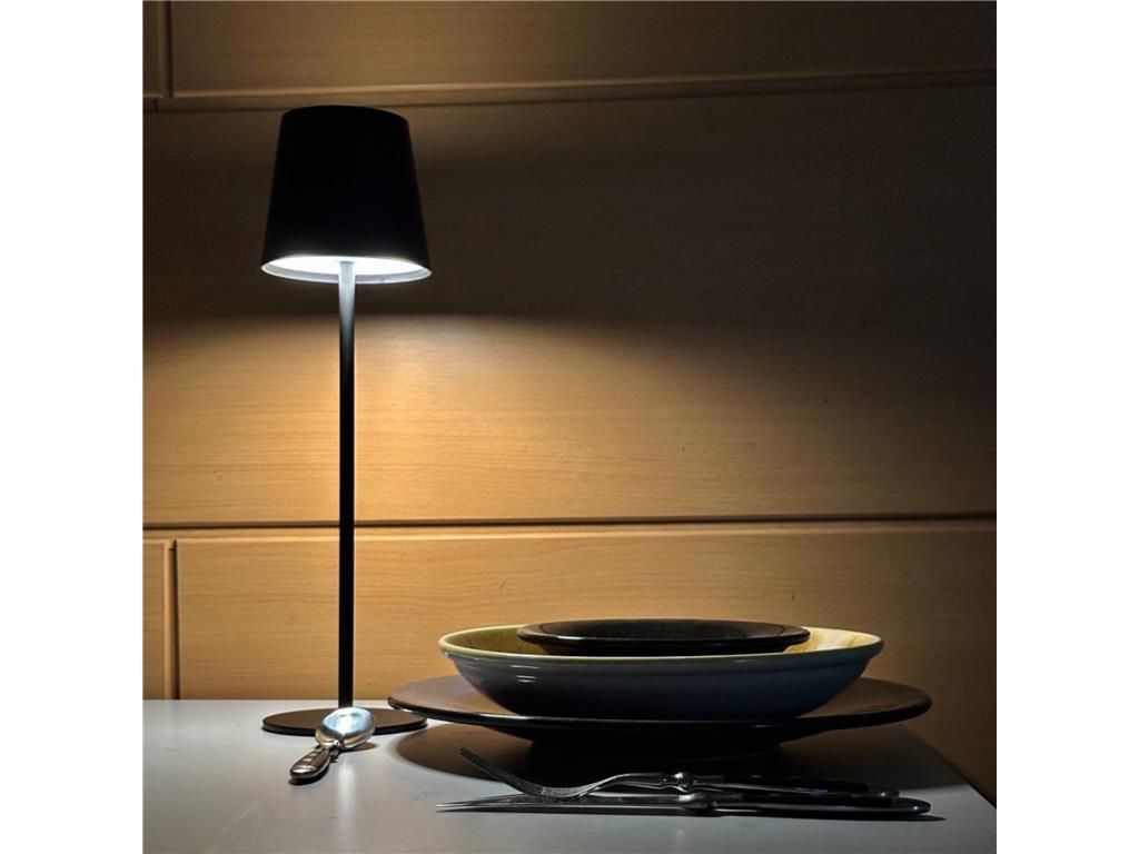 Tischlampe LED / 10x10x37cm / 1Stk